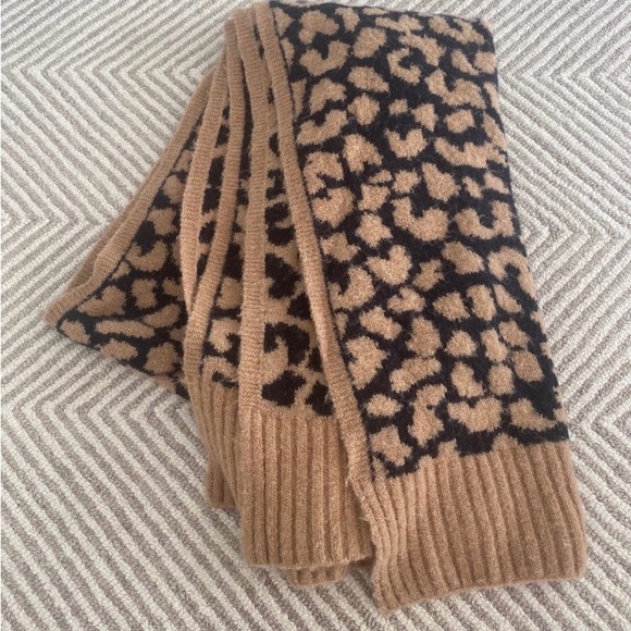 J Crew Leopard Print Knit Scarf - Picture 1 of 1